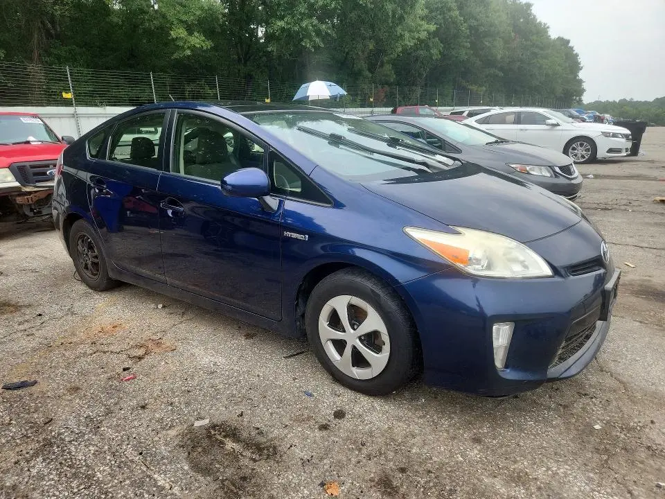 2014 TOYOTA PRIUS THREE  