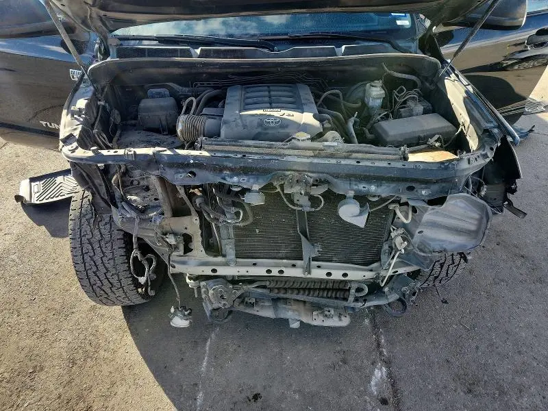 2016 TOYOTA TUNDRA CREWMAX SR5  