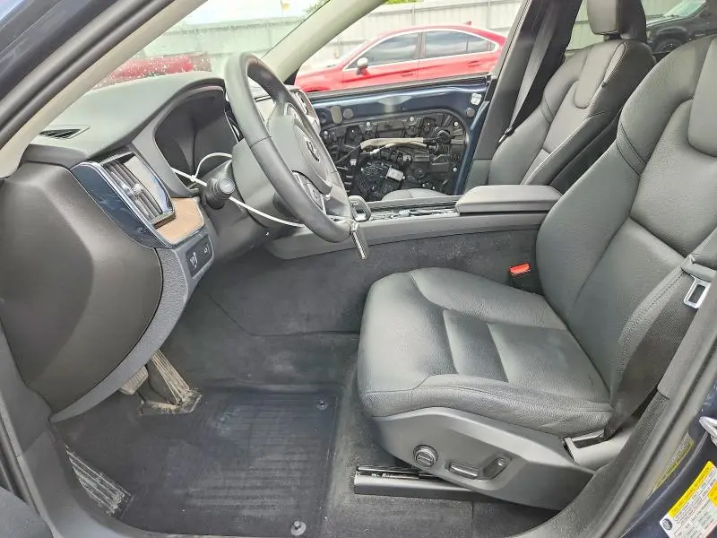 2022 VOLVO XC60 B5 MOMENTUM  