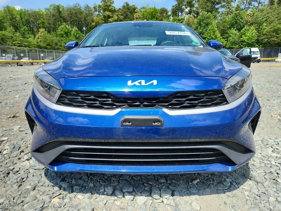 2023 KIA FORTE LXS  
