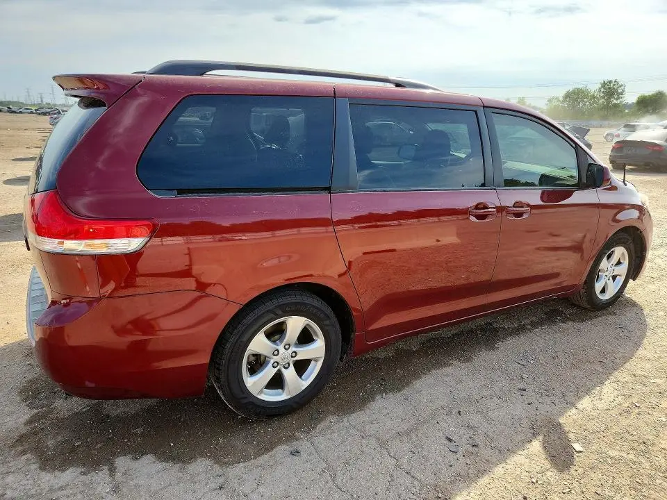 2011 TOYOTA SIENNA LE  