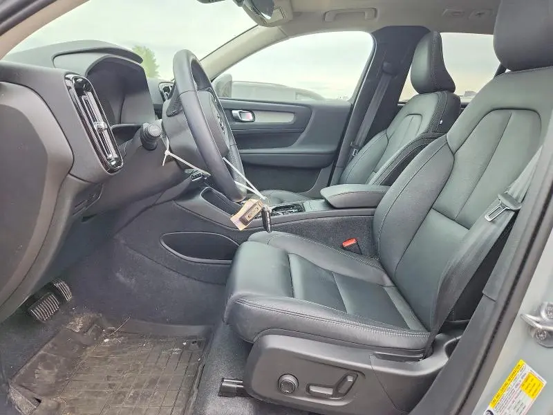 2024 VOLVO XC40 PLUS  