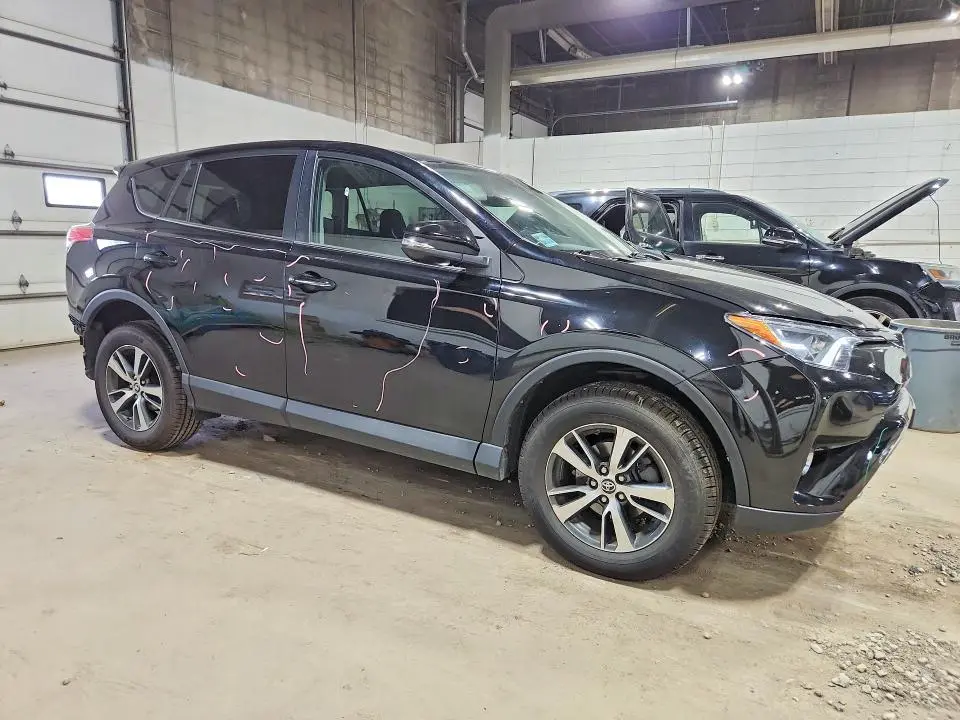 2018 TOYOTA RAV4 XLE  