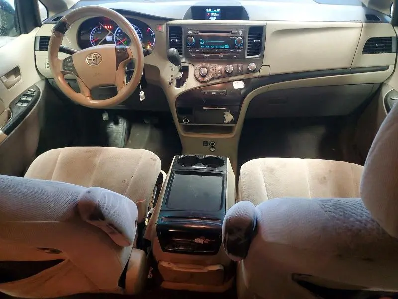2011 TOYOTA SIENNA LE 8-PASSENGER  