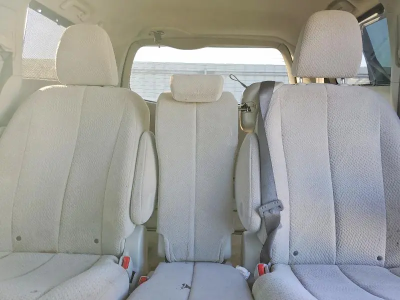 2011 TOYOTA SIENNA LE  