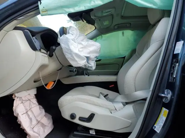 2023 VOLVO XC60 PLUS  