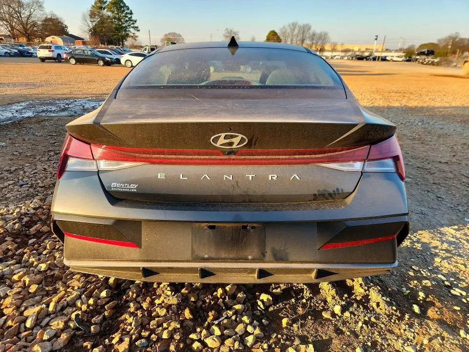 2024 HYUNDAI ELANTRA SEL  