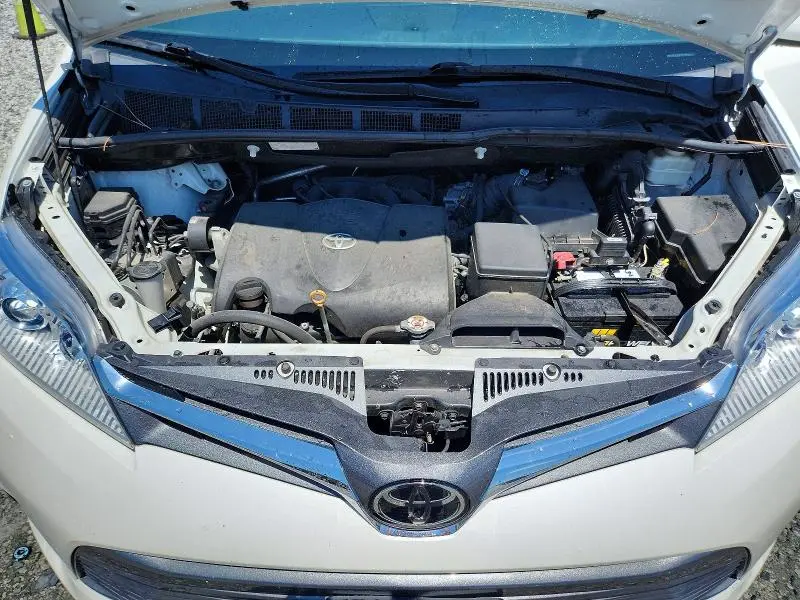 2018 TOYOTA SIENNA   