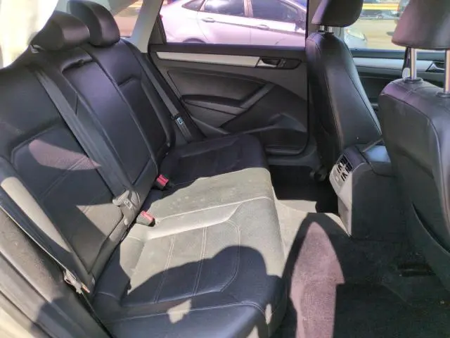 2013 VOLKSWAGEN PASSAT SE  