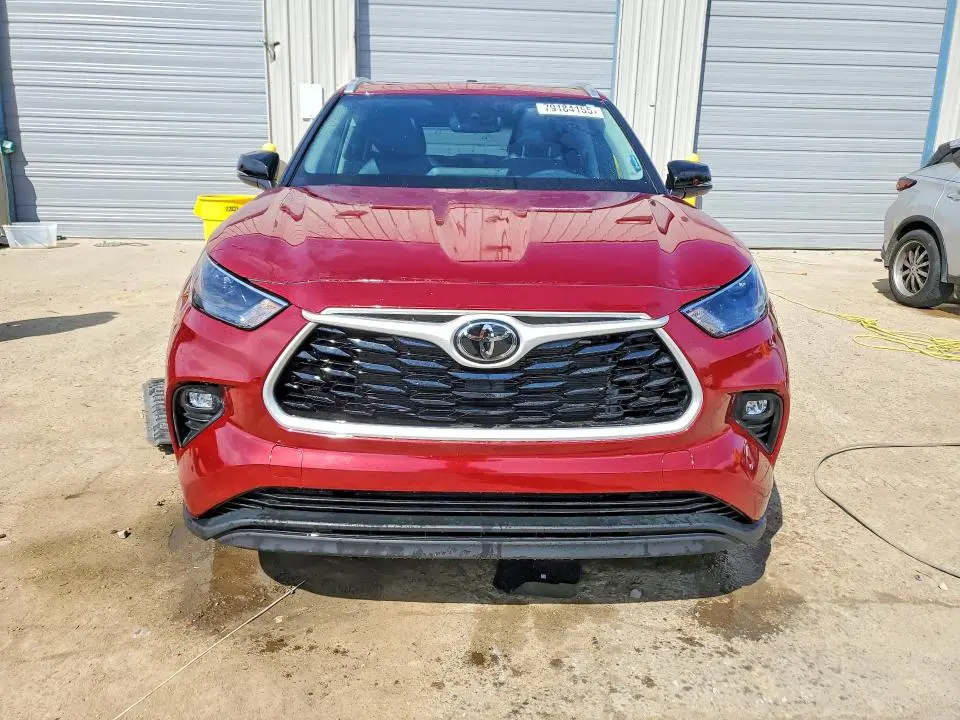 2025 TOYOTA HIGHLANDER XLE  