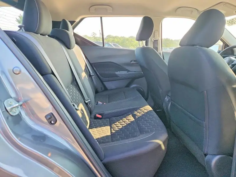 2022 NISSAN KICKS SV  