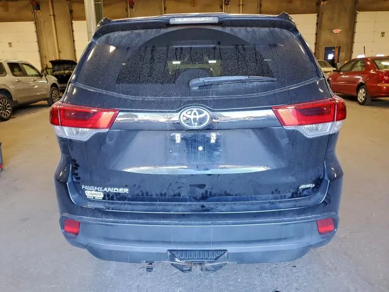 2017 TOYOTA HIGHLANDER LE  