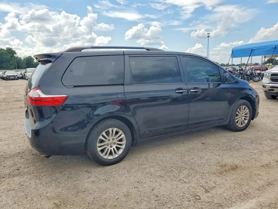 2015 TOYOTA SIENNA XLE 8-PASSENGER  