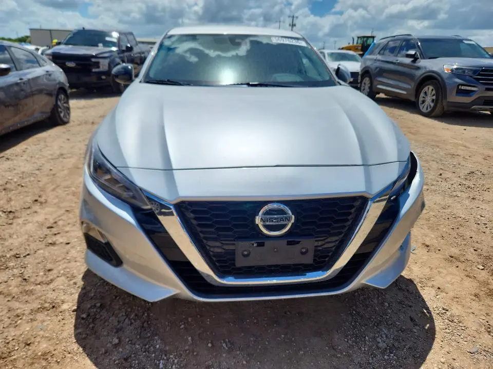 2022 NISSAN ALTIMA SV  