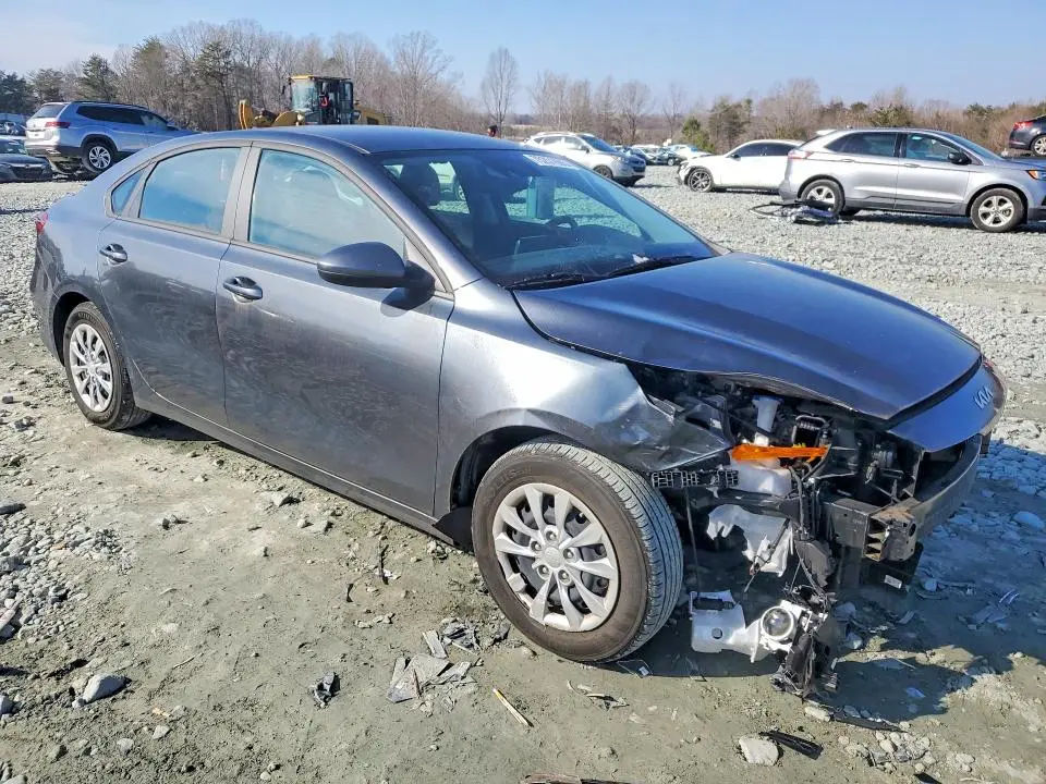 2023 KIA FORTE LX  