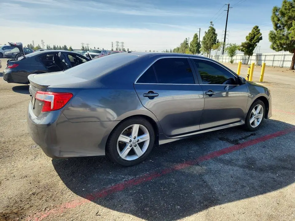 2012 TOYOTA CAMRY SE  