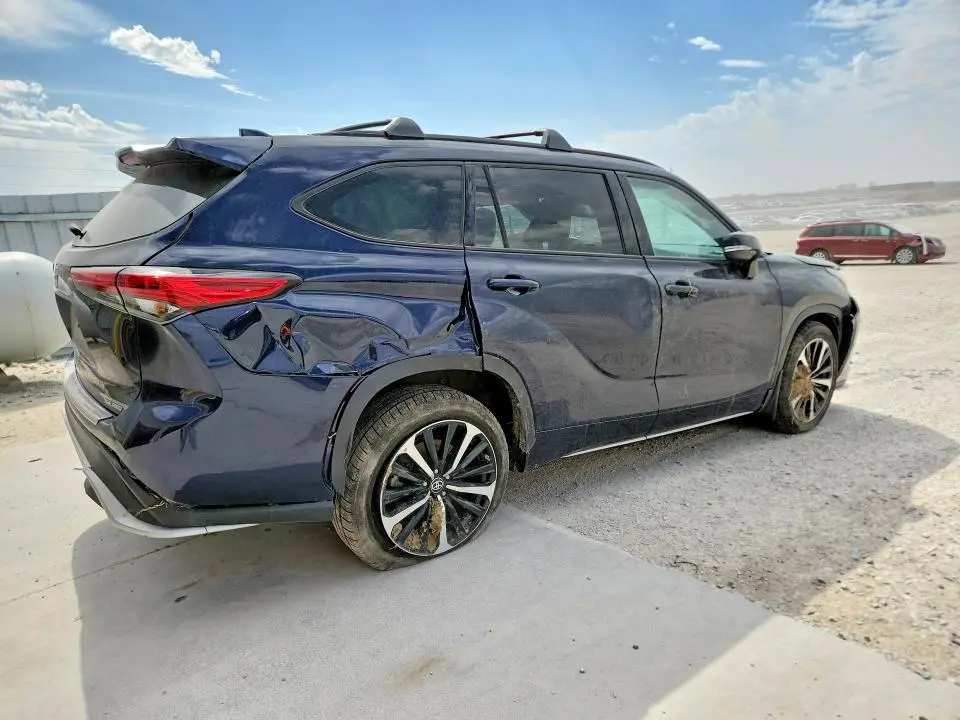 2022 TOYOTA HIGHLANDER XSE  