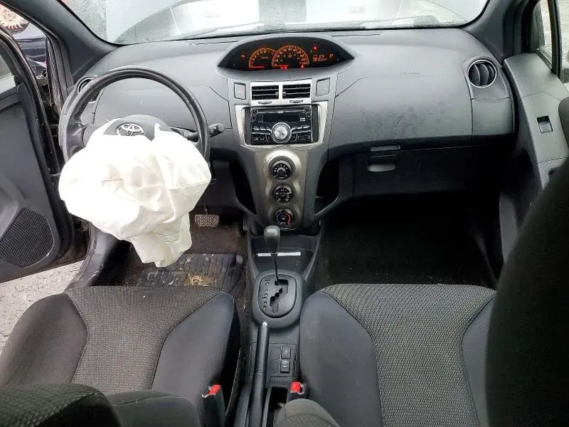 2011 TOYOTA YARIS BASE  
