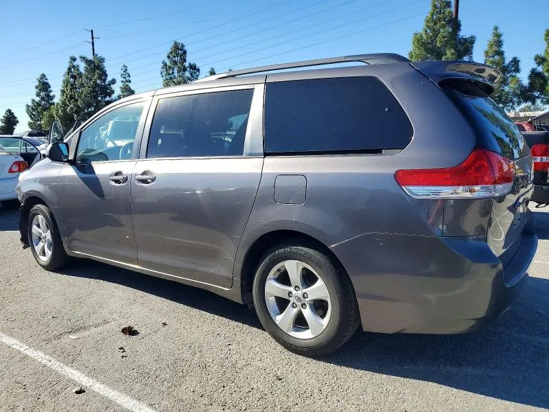 2011 TOYOTA SIENNA LE 8-PASSENGER  