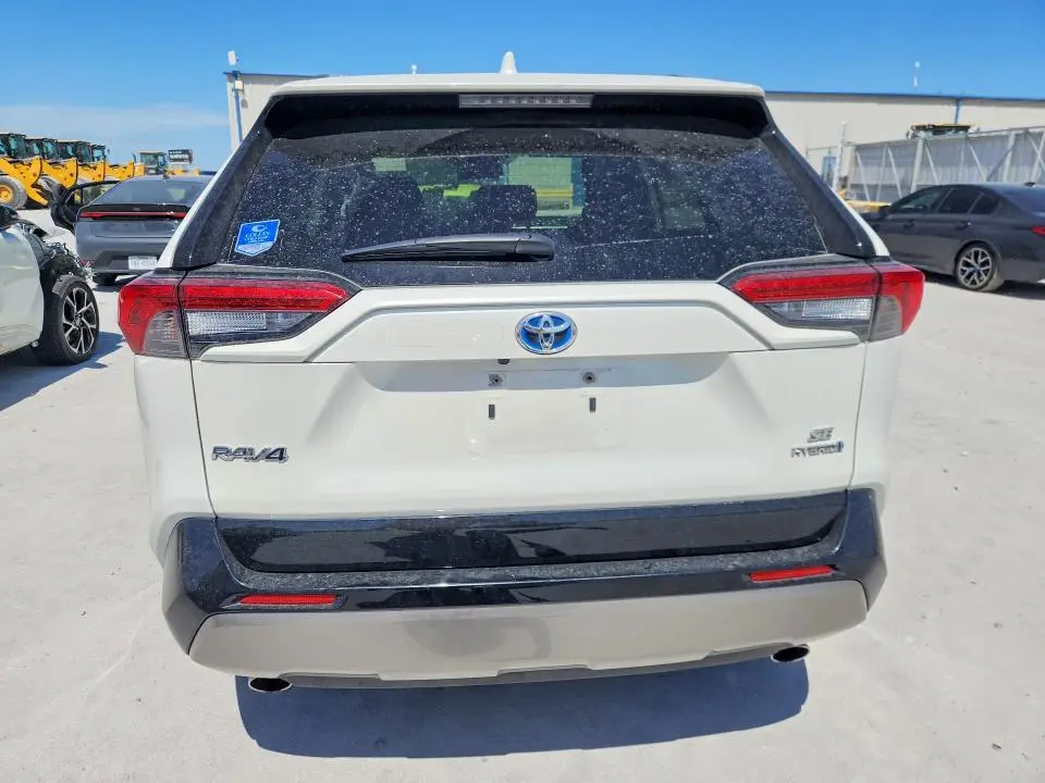 2022 TOYOTA RAV4 SE  
