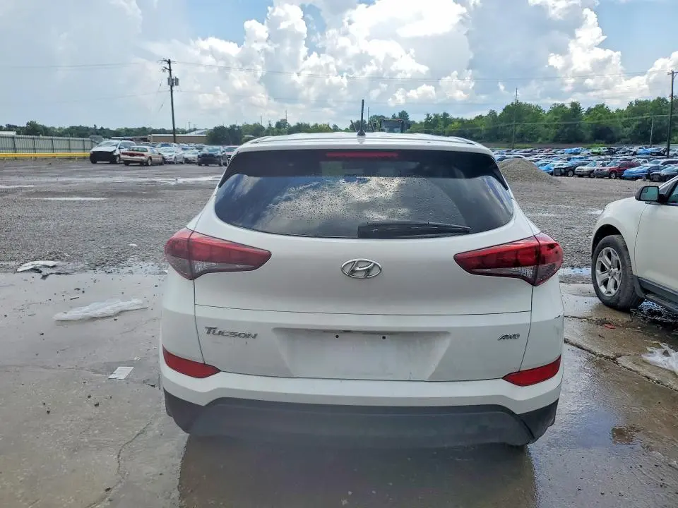 2018 HYUNDAI TUCSON SE  