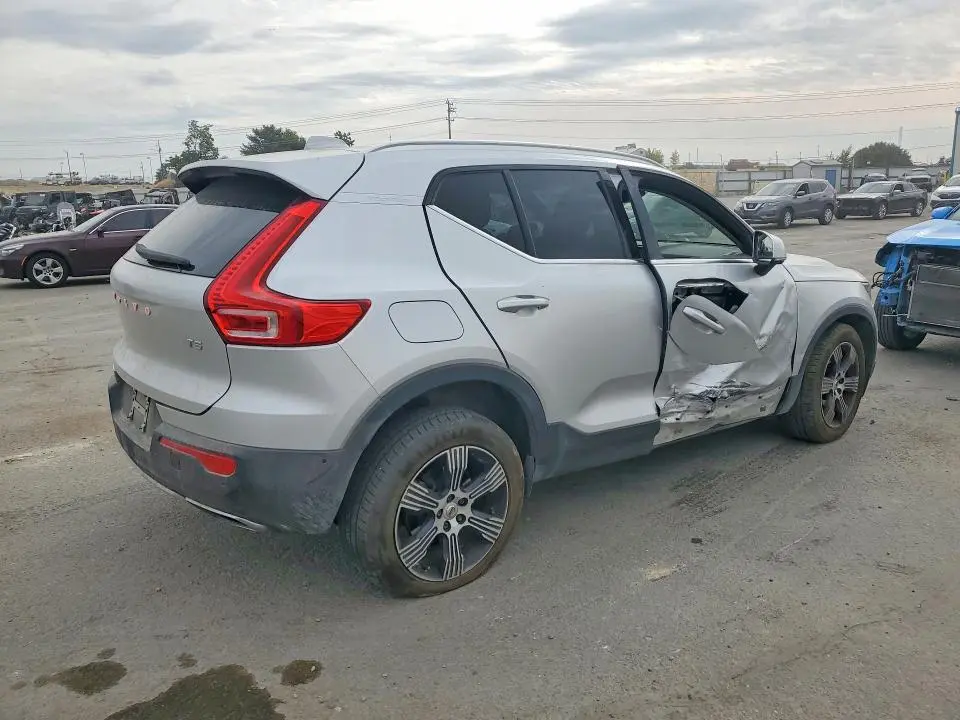 2019 VOLVO XC40 T5 INSCRIPTION  