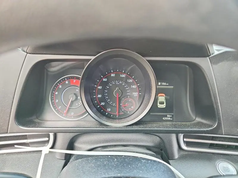 2022 HYUNDAI ELANTRA   