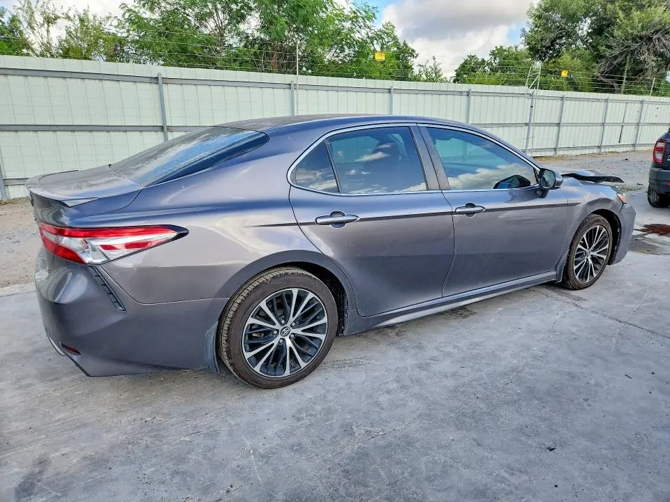 2018 TOYOTA CAMRY SE  
