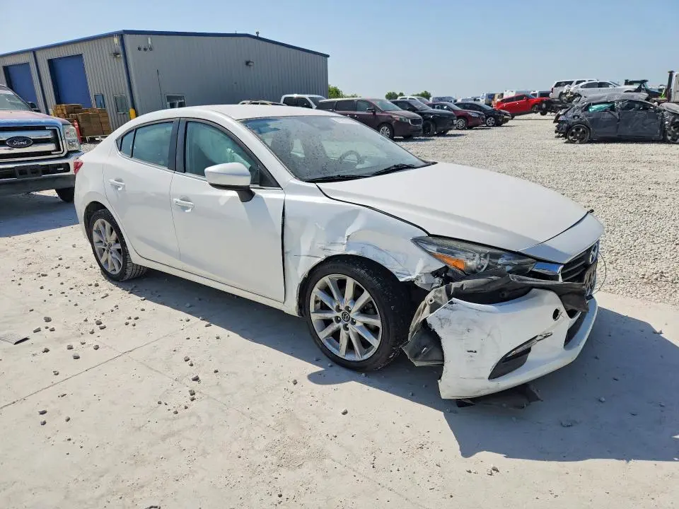 2017 MAZDA 3 TOURING  