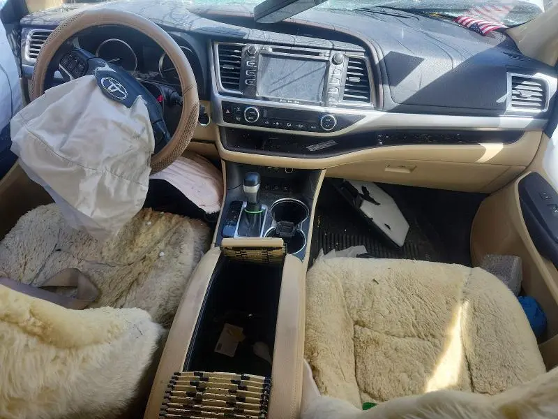 2019 TOYOTA HIGHLANDER XLE  