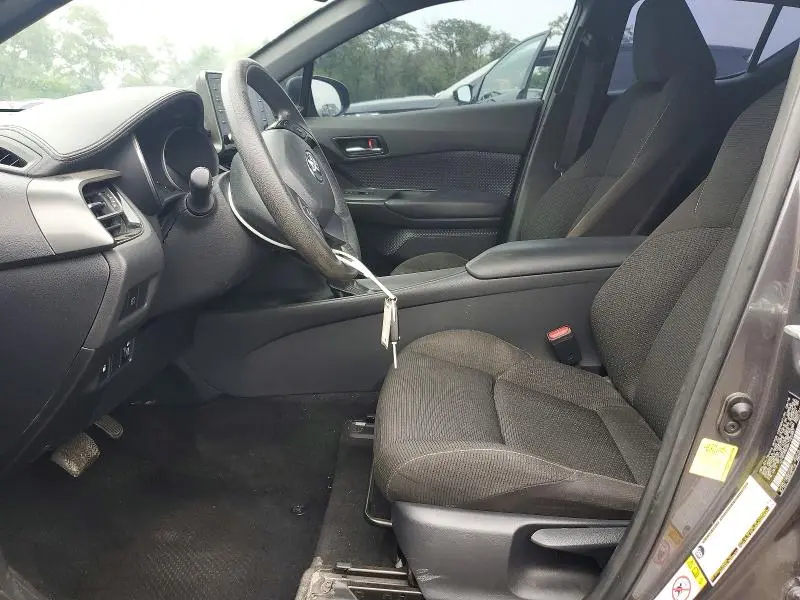 2019 TOYOTA C-HR LE  