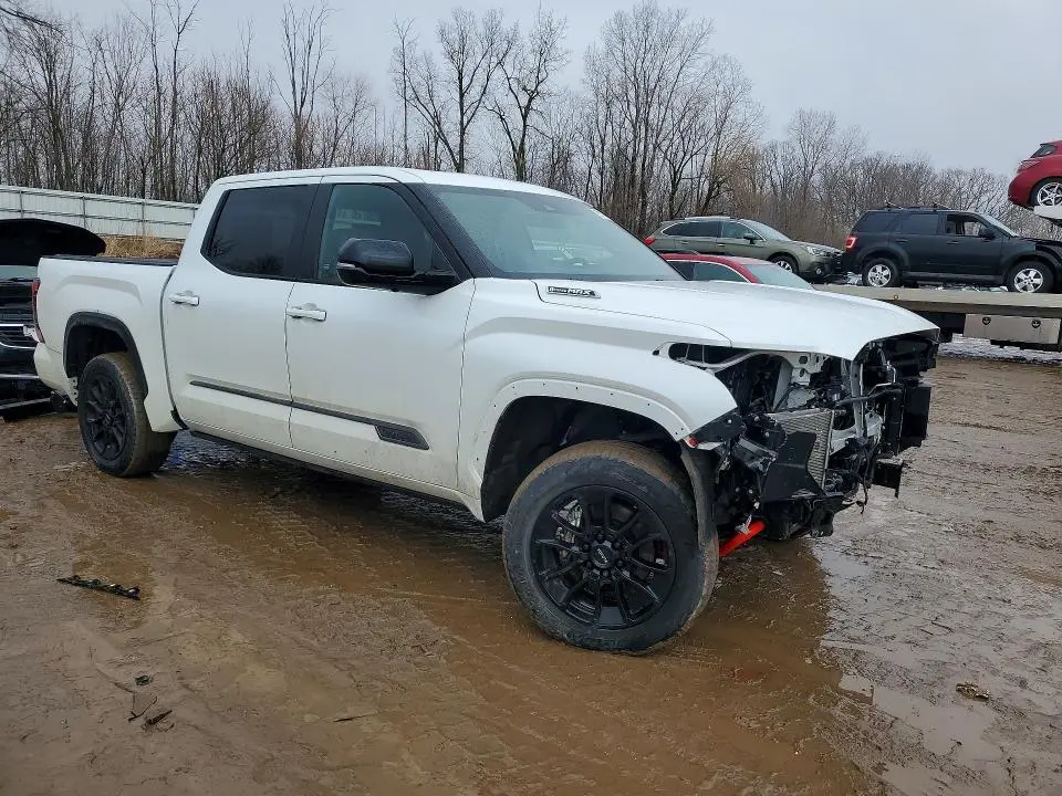 2024 TOYOTA TUNDRA CREWMAX LIMITED  