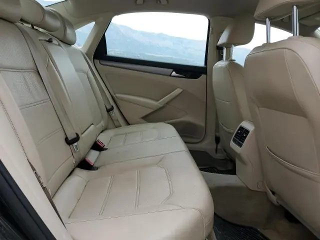 2015 VOLKSWAGEN PASSAT SE  