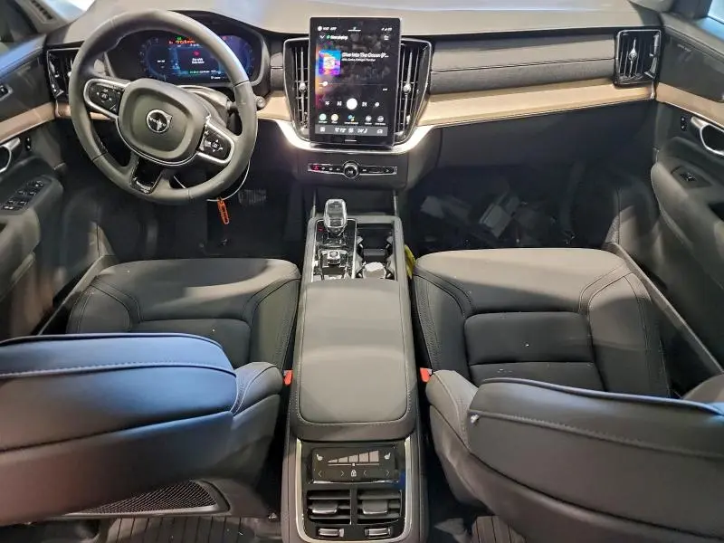 2025 VOLVO XC90 PLUS  