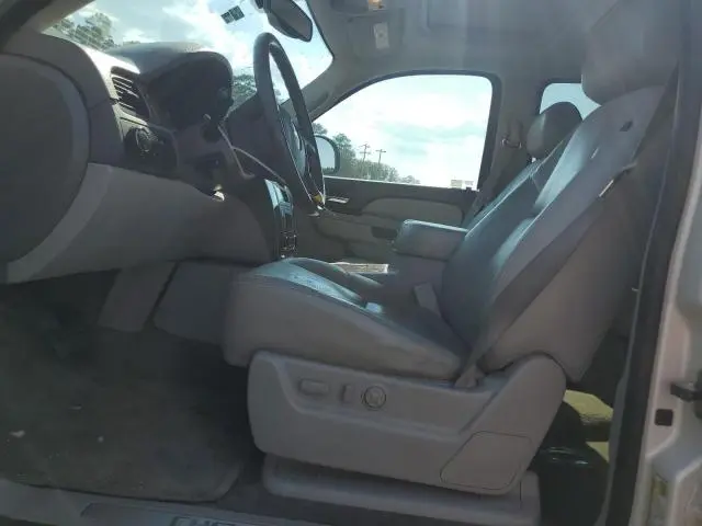 2011 CHEVROLET SUBURBAN C1500 LTZ  