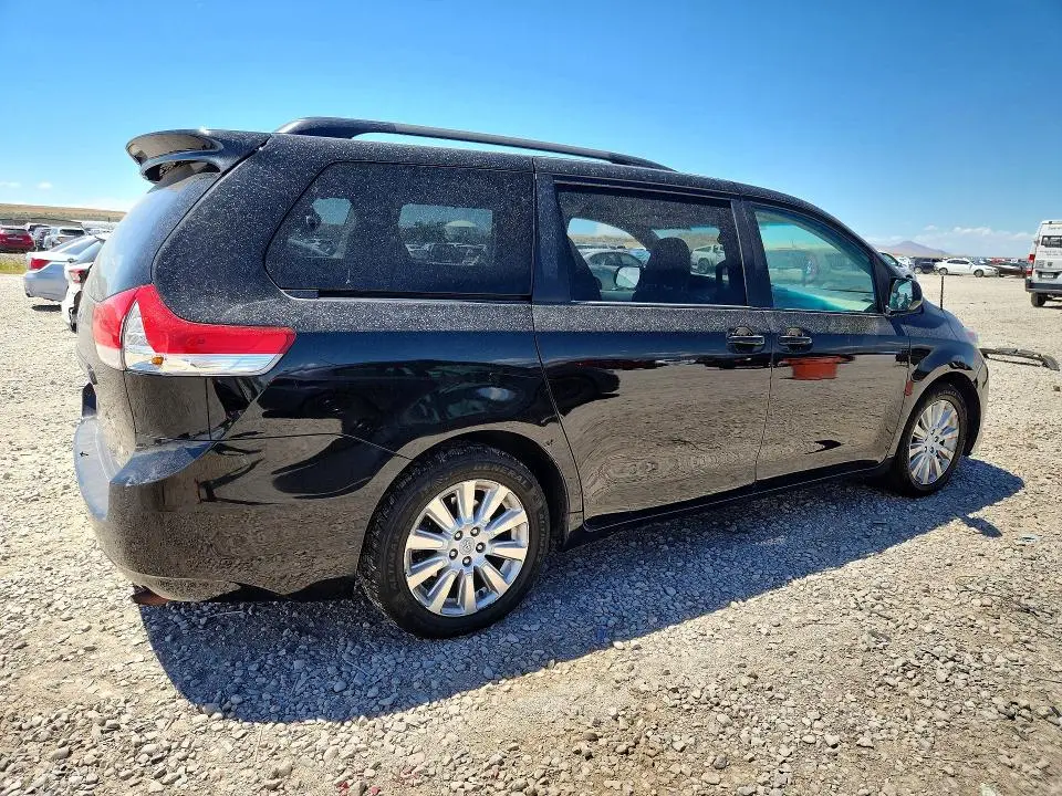 2012 TOYOTA SIENNA LE  