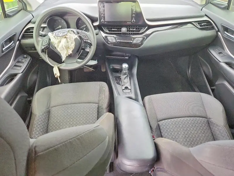 2021 TOYOTA C-HR LE  