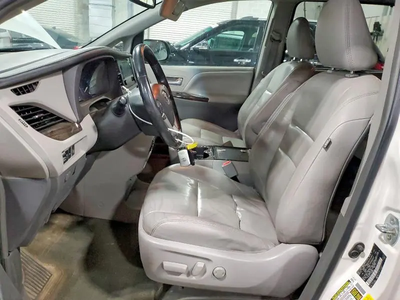 2015 TOYOTA SIENNA XLE 8-PASSENGER  