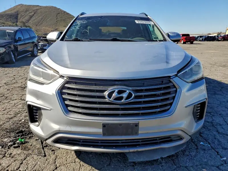 2018 HYUNDAI SANTA FE SE  