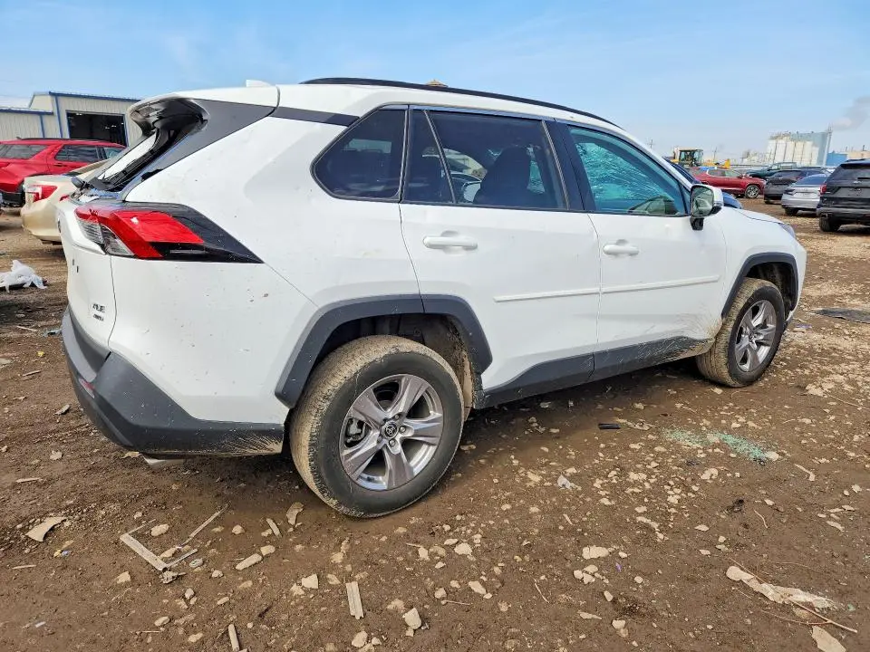 2022 TOYOTA RAV4 XLE  