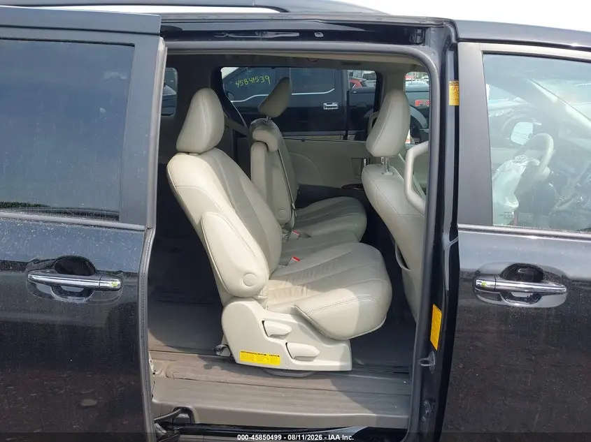 2013 TOYOTA SIENNA XLE V6 8 PASSENGER