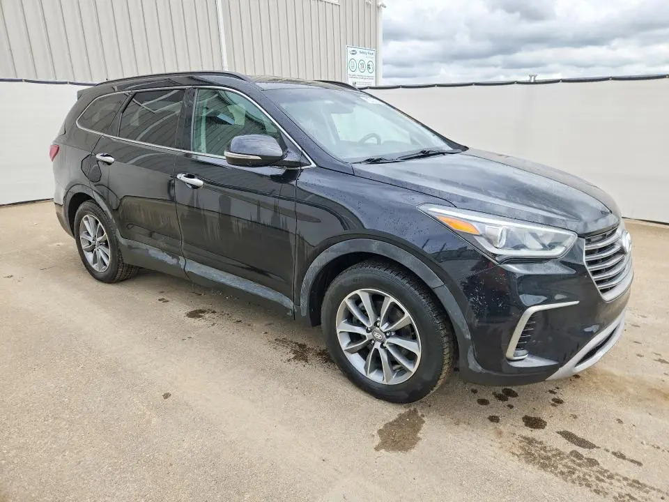 2018 HYUNDAI SANTA FE SE  