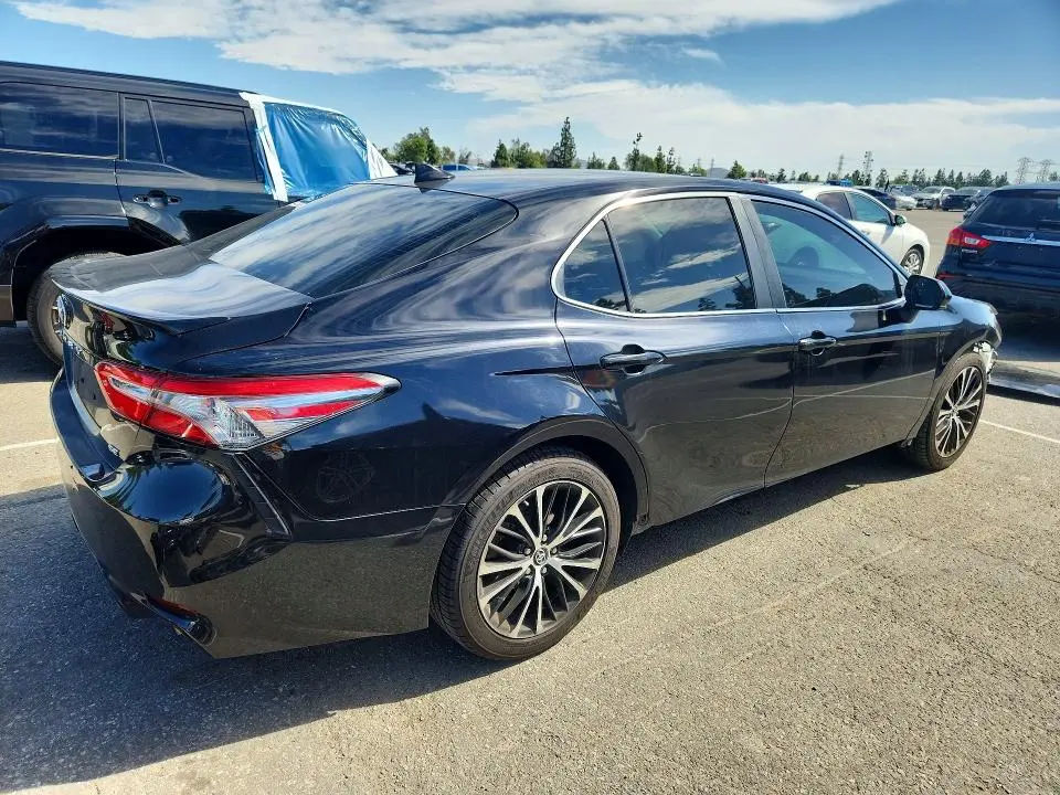 2019 TOYOTA CAMRY SE  