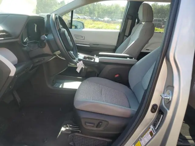 2025 TOYOTA SIENNA LE  