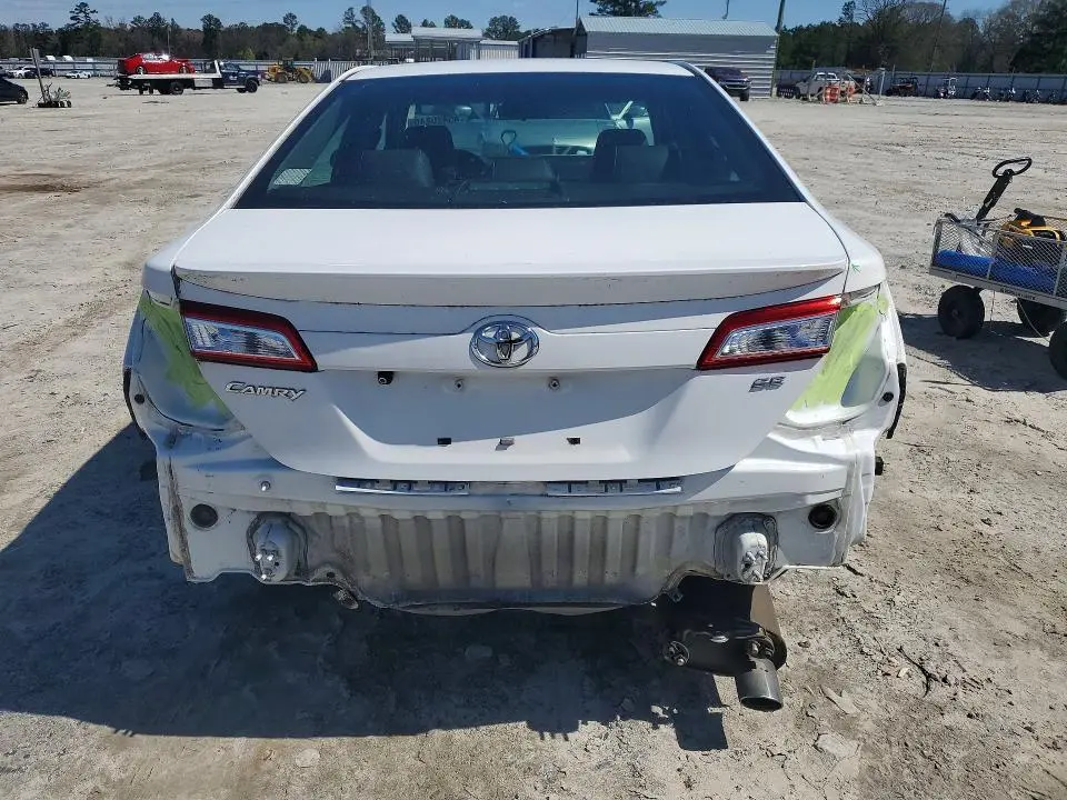 2014 TOYOTA CAMRY SE  