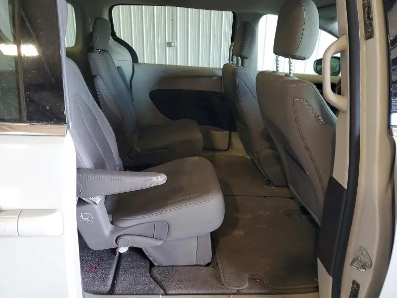 2017 CHRYSLER PACIFICA LX  
