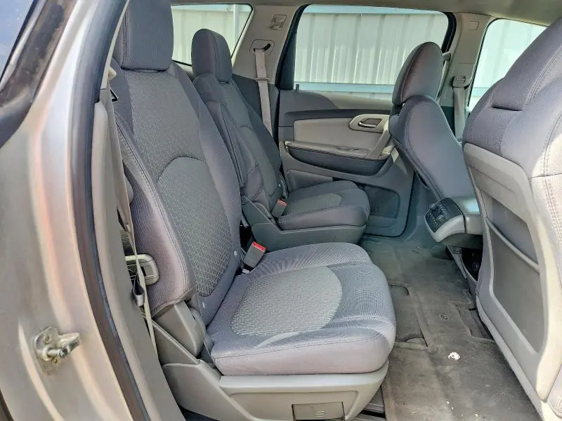 2011 CHEVROLET TRAVERSE LT  