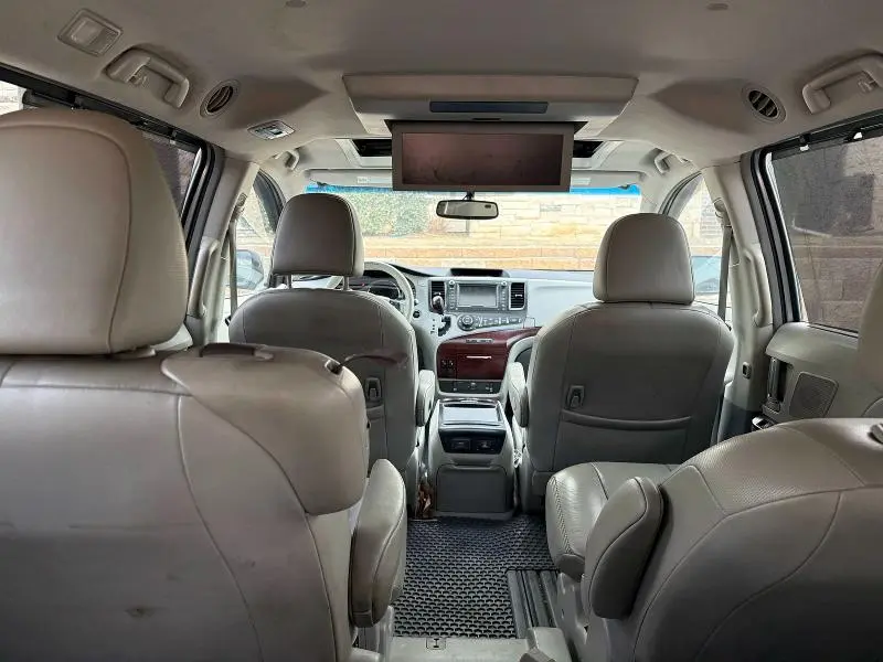 2011 TOYOTA SIENNA XLE  