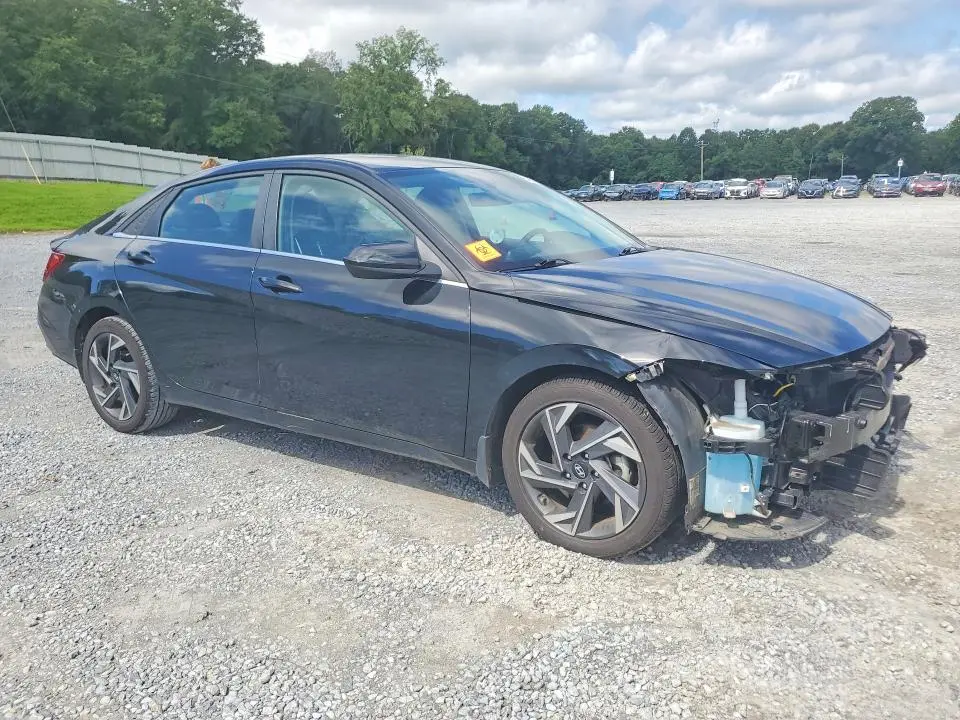 2024 HYUNDAI ELANTRA SEL  