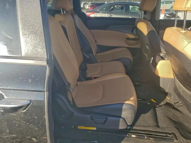 2022 KIA CARNIVAL LX  